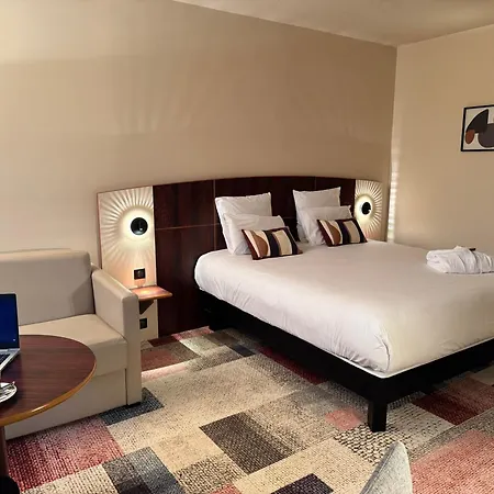 Mercure Parc Micaud - & Bar מלון בסאנקון