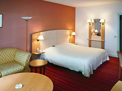 Mercure Parc Micaud - & Bar מלון 4*